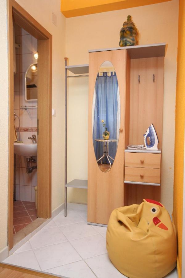Apartments By The Sea Podgora, Makarska - 6713 Екстериор снимка